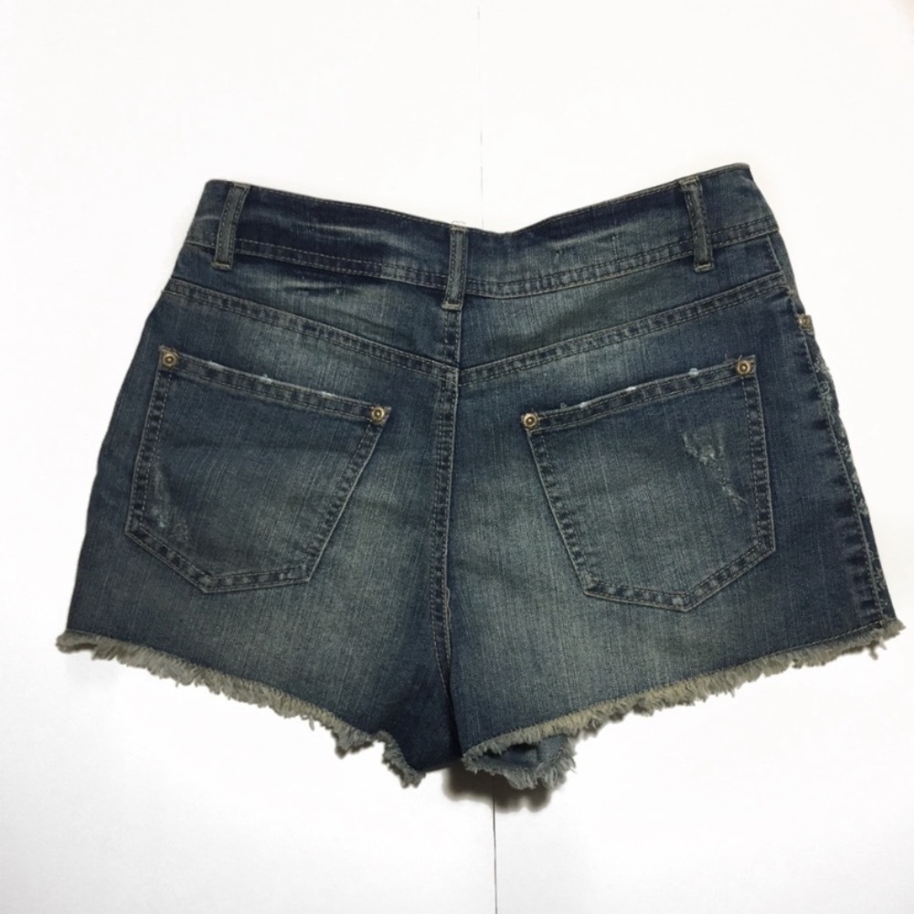 NEW Rewash Denim Shorts with Floral Design 6 - Picture 3 of 4